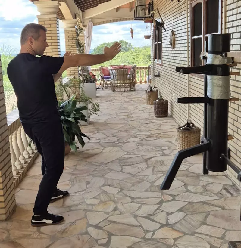 Kontakt, Sifu Joachim Igl, Wing Chun, Selbstverteidigung, Online-Kurs, Handtechniken, Formen, Anwendung, Doppelschwerter, Langstock, Paraguay